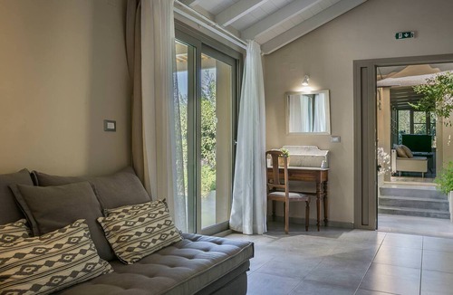 Argostoli Town Villa | Exclusive Villa with detached family room 70m from the sea