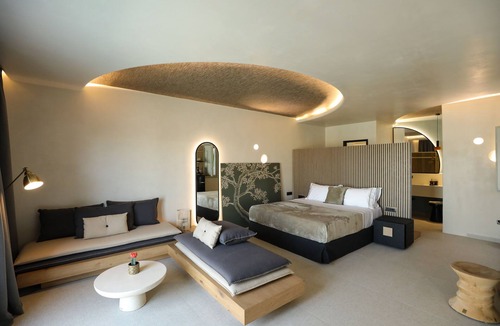 Glastros Hotel | Executive Ruby Suite with Private Pool