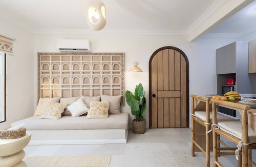 Al Haram Apartment | "Grand Museum view: Earthy historic1-bedroom apartment in Giza with AC, WiFi