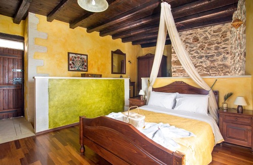 Samonas House | Green villa Faskomilia -1 bedroom - balcony roof terrace -sea and mountain view.