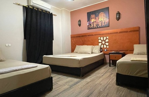 Al Haram Hostel | H10 Pyramids View