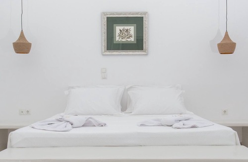 Parikia Villa | H2O Private Villa Paros, infinity swimming pool, sea view lounge area, bbq & Bar