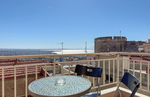 Agios Pavlos House | Historic Seaview Apartment near the City Center