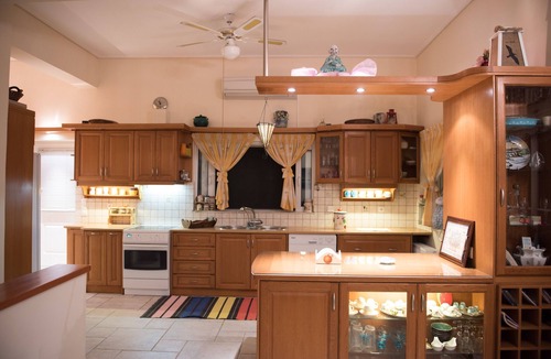 Limni Vouliagmenis House | Holiday Home 'Ourdreamhouse in Loutraki' with Sea View, Wi-Fi and Air Conditioning