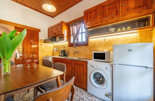 Sidari House | Holiday Home 'Princess House' with Private Terrace, Private Garden and Wi-Fi
