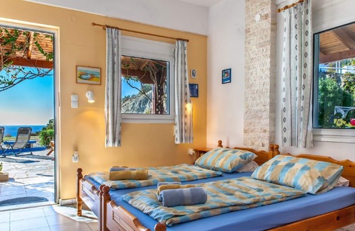Mirtos House | Holiday house Myrtos for 12 - 18 persons with 6 bedrooms - Row house