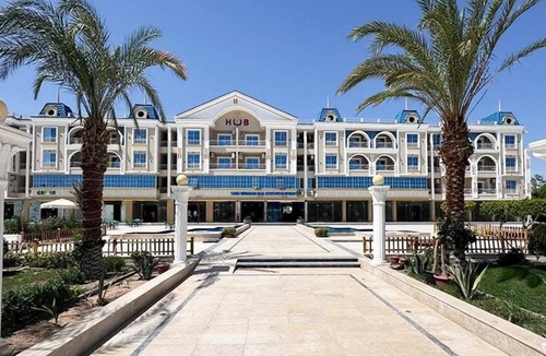 Al Mamsha El Seyahi Apartment | Hurghada Hub 2BR Pool View Apartment with Aqua Park Access