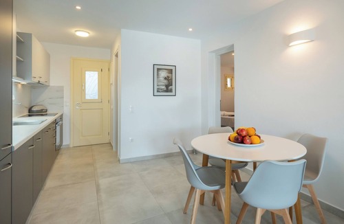 Logaras Apartment | Julia's Beach Studio, family-friendly by the sea, with XL terrace, sea panorama