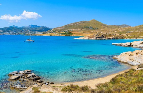 Milos Villa | Lavish Milos Suite | Apollo Heights Suite | Panoramic Views of Milos villages.