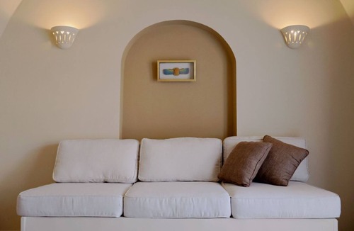Luxor House | Luxe Ground Floor Suite at Malkata House: Pool & Dine
