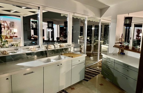 Saronida Apartment | Luxurious 2-Bed Seaside Apartment in Saronida