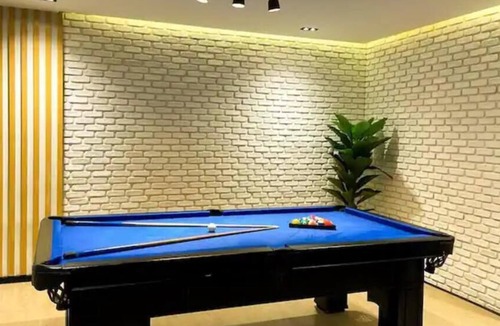 Oula Apartment | luxury condo with pool table