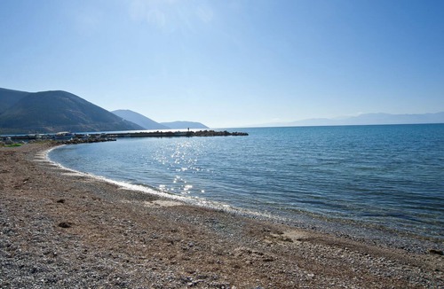 Itea House | Luxury, cozy flat with yard anf fireplace, in the ancient port of Delphi