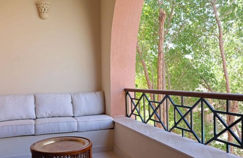 Luxor House | Malkata House Luxe Desert Middle Floor Suite: Pool & Dine