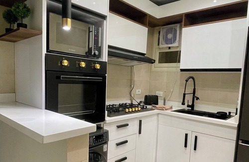 Pyramids Gardens Apartment | Modern 3BR Minutes to Pyramids & GEM