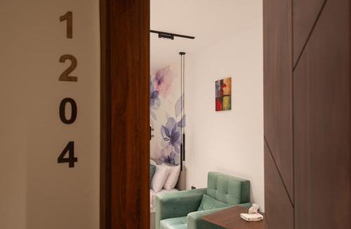 Garden City Apartment | Modern Garden City Hotel Studio Downtown