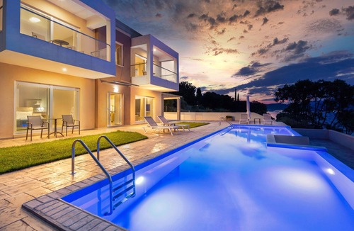 Agia Pelagia Chlomou Villa | Modern Seafront Villa, A/C, Private Pool, Amazing Sea Views & Beautiful Sunrises - 30m from the Sea!