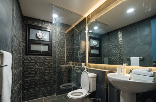 New Cairo Apartment | Modern Studio Near Cairo Airport & Festival City with Garden View