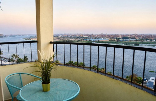Turah House | Nile View Loft - Cairo & Pyramids - AC, Wifi