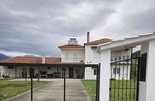 Konstantia House | Paikos Townhouse, Hot Springsis a traditional two-storey residence of 220 sq.m.,