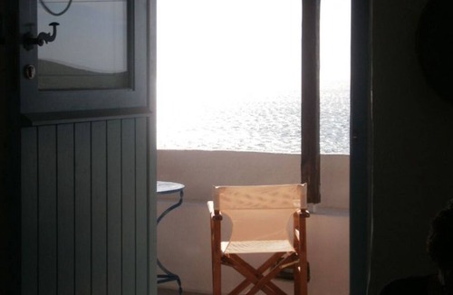 Parikia Apartment | Paros Parikia Pantarei*: seafront apartment in the town. 5 June 2004