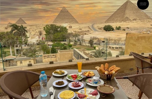 Giza Bed & Breakfast | Phoenix pyramids view