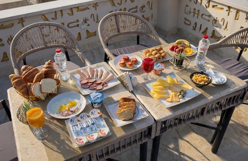 Kafrat al Jabal Hotel | pyramids palace view With Rooftop Access