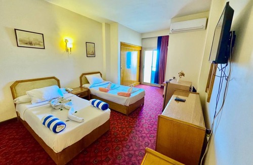 Luxor Hotel | Queens Valley Hotel, Restaurants, Bars and Spa Luxor