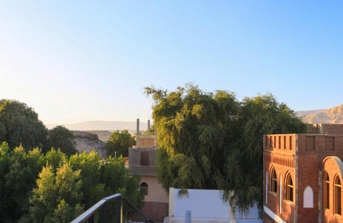 Luxor House | Royal peaks