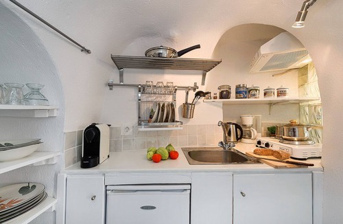 Oia House | SantoriniParadise: HELIOS villa, hot tub, amazing sunset views, dream vacation!