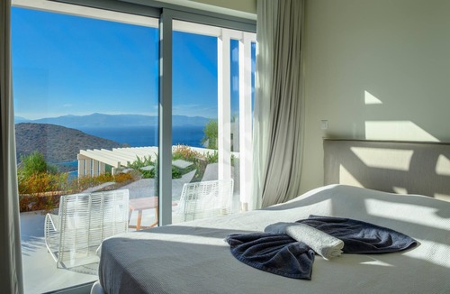 Pefki Villa | Sea Views 5 Bedrom Villa Cars Included