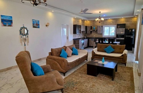 Luxor Apartment | Seashell Apartment in Luxurious Villa Aphrodite