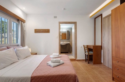 Mesa Lasithion House | Skapani's House Guesthouse with Mountain View, Shared Terrace & Wi-Fi