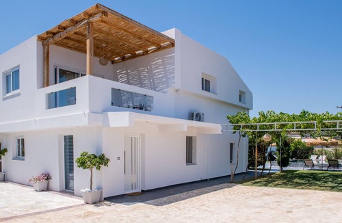 Agrilia Villa | Sonel Luxury Villa, a Grandiose Family Retreat