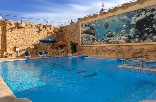 Ras Nasrani Apartment | Spacious 3 BDR with Private Backyard and Free Pool Access & Wild Beach Access