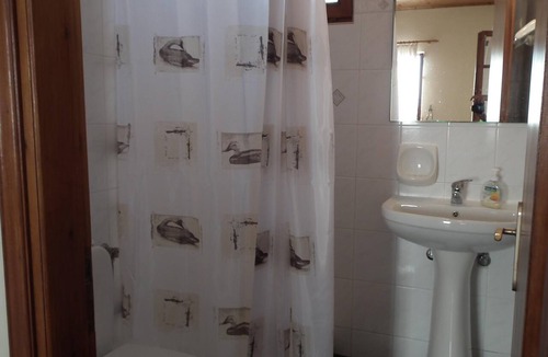 Lefktron Apartment | Spacious, family friendly ground floor apartment with large garden near the sea