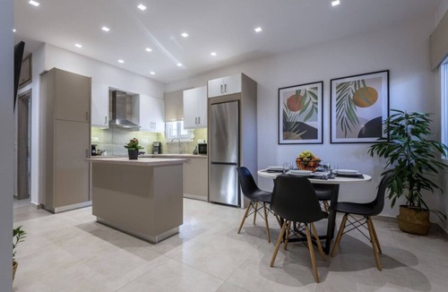 Kos Town Apartment | Spacious & Luxe 3 BR Downtown