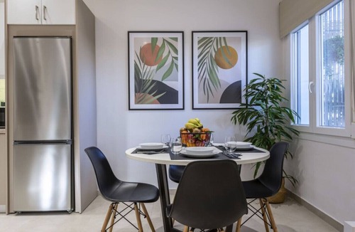 Kos Town Apartment | Spacious & Luxe 3 BR Downtown