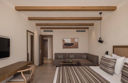 Port Ghalib Hotel | Spacious Modern Room Near Marsa Mares Bay – Perfect for Snorkeling Adventures