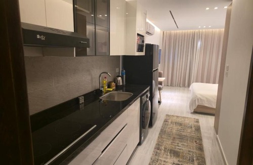 Al Mamsha El Seyahi Apartment | Studio Apartment with Pool View in Alhambra Avenue South