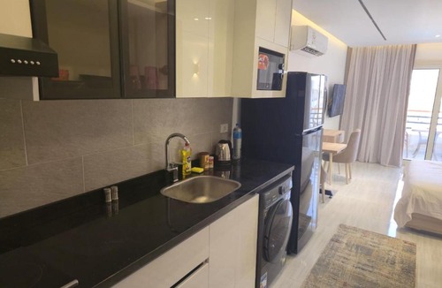 Al Mamsha El Seyahi Apartment | Studio Apartment with Pool View in Alhambra Avenue South