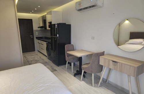 Al Mamsha El Seyahi Apartment | Studio Apartment with Pool View in Alhambra Avenue South