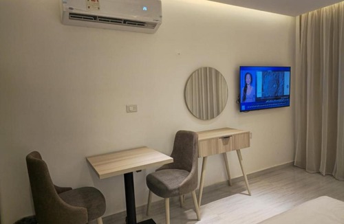 Al Mamsha El Seyahi Apartment | Studio Apartment with Pool View in Alhambra Avenue South