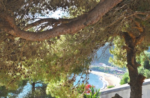 Parelia Apartment | Studio Apartments Swimming Pool and sea view on Pelekas Beach