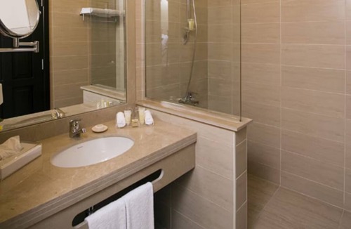 Makadi Bay Hotel | Stylish Stay with Outdoor Pool and Chill Sea Breeze | Near Mini Egypt Park