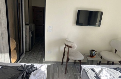 Al Haram Hotel | Superb 4-bedroom hotel with AC in charming Giza Governorate