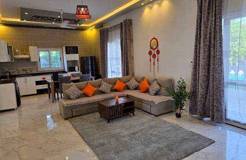 Luxor Apartment | Swan Apartment in Luxurious Villa Aphrodite