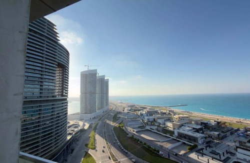 Al Alamayn Apartment | The gate