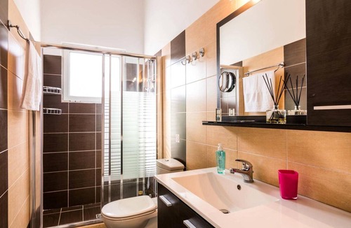 Ipsos Apartment | The Olive Grove Two-Bedroom Apartment by Konnect, Dassia