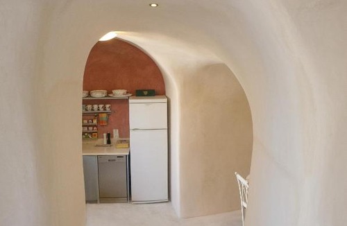 Akrotiri House | The Palm Tree Residence